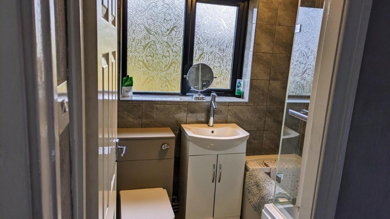 Summerhill, Wrexham - Key Worker Friendly المظهر الخارجي الصورة